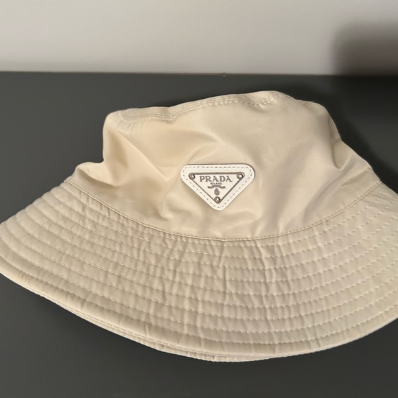 Prada bucket hat - Picture 3 of 4